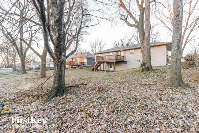 Building Photo - 8607 Elm Ave
