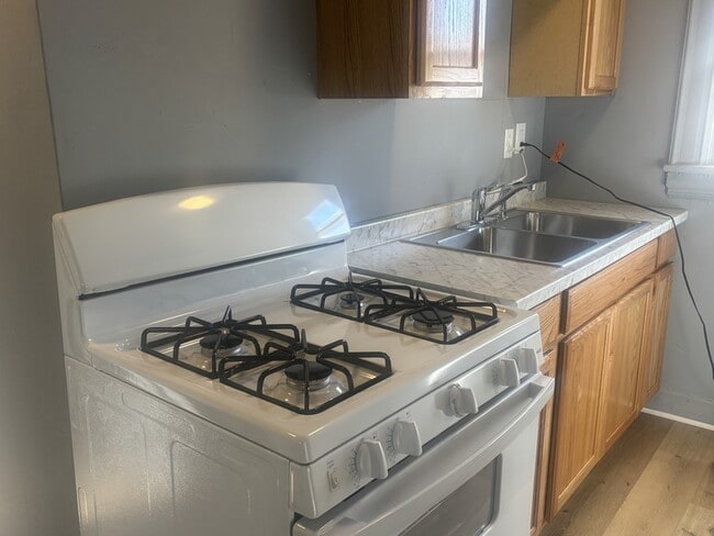 Building Photo - 1534 3rd Ave SE