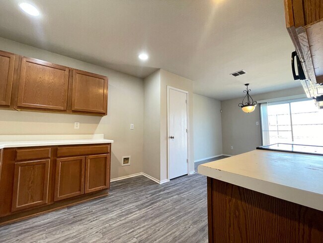 Building Photo - 4/2/2 Burleson ISD