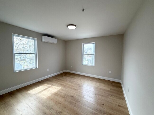 Building Photo - 3 1/2 Buffum St