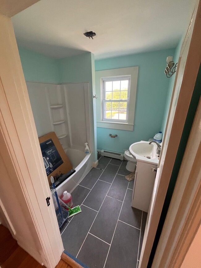 Building Photo - 4 Bedroom || 1.5 Bathroom Home in Altavista