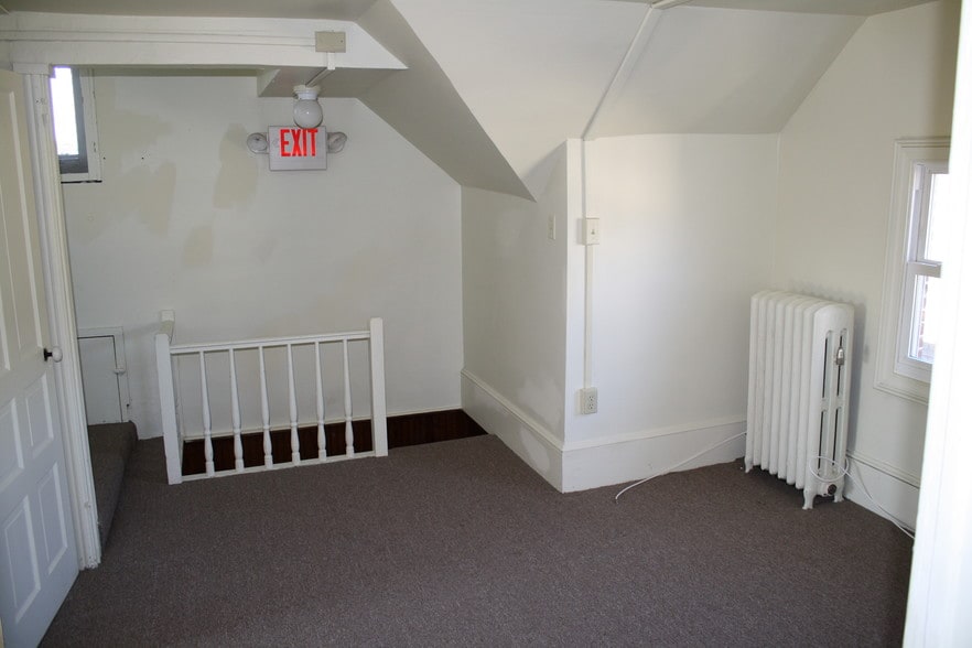 Building Photo - 362 E Main St