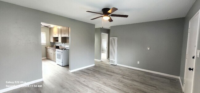 Building Photo - Virginia Street