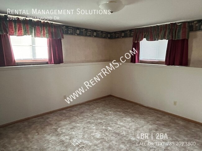 Building Photo - 2010 SW Briarwood Dr