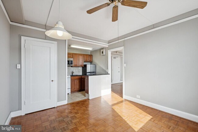 Building Photo - 2031 Locust St