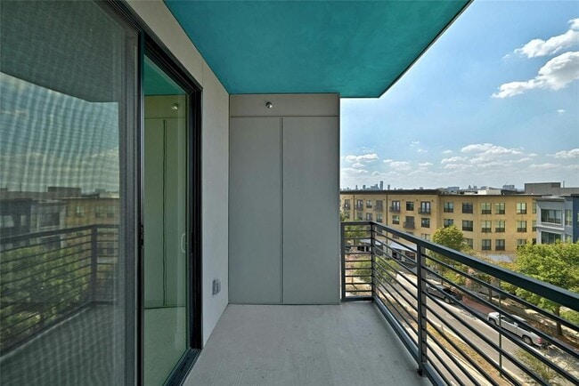 Building Photo - 1701 Simond Ave Ave