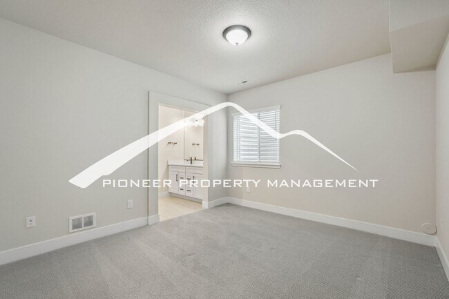 Building Photo - Main Floor Primary Home in Flying Horse with 5 Bedrooms, Gourmet Kitchen, Finished Basement & 4-C...
