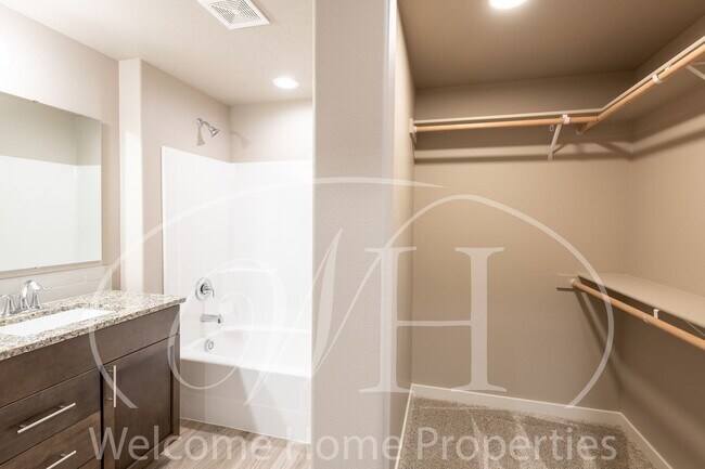 Building Photo - Brand NEW Home Overlooking the Golf Course