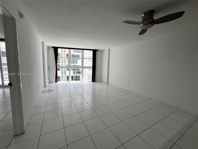 Building Photo - 1228 West Ave