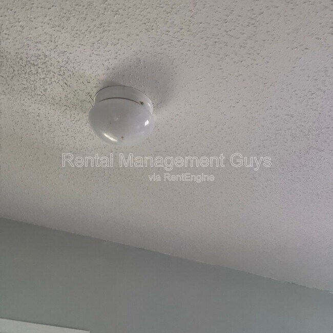 Building Photo - 2110 Fremont Ave N