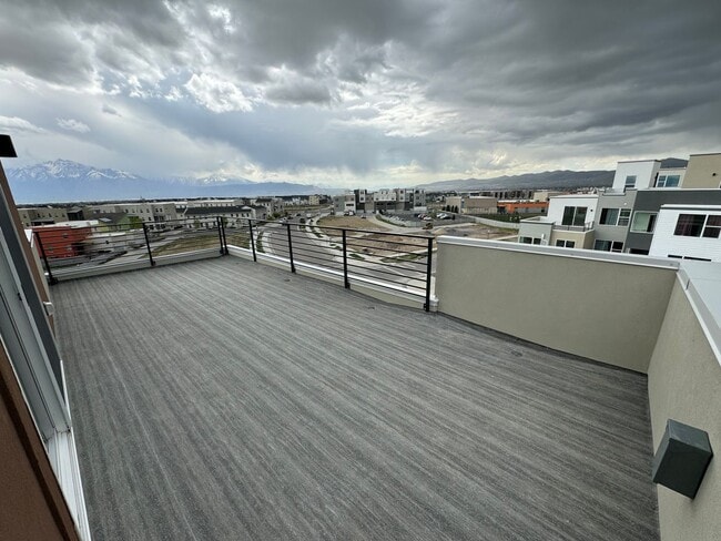 Building Photo - Brand new Townhome in Daybreak!