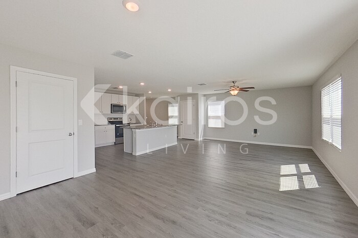 Building Photo - 8610 SW 44th Ct