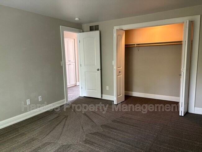 Building Photo - 113 W Braemere Rd