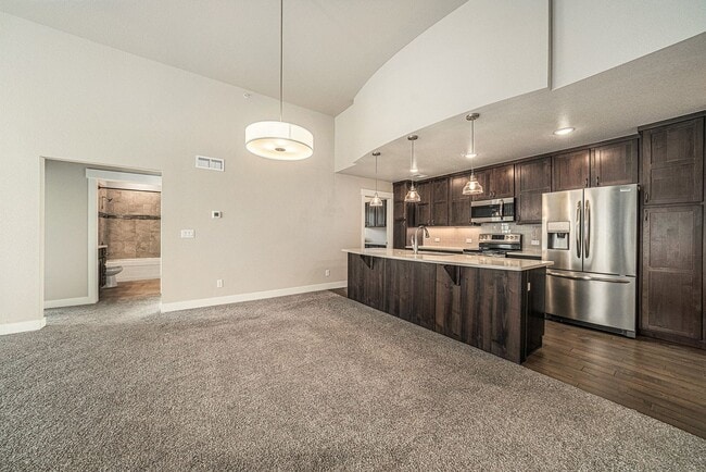 Building Photo - 3B/2B Condo in the Flats at Centerra Now A...