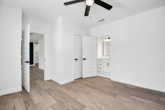 Building Photo - 2812 Truxillo St