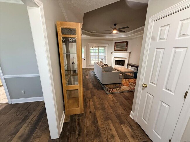 Building Photo - 601 Prairie View Dr