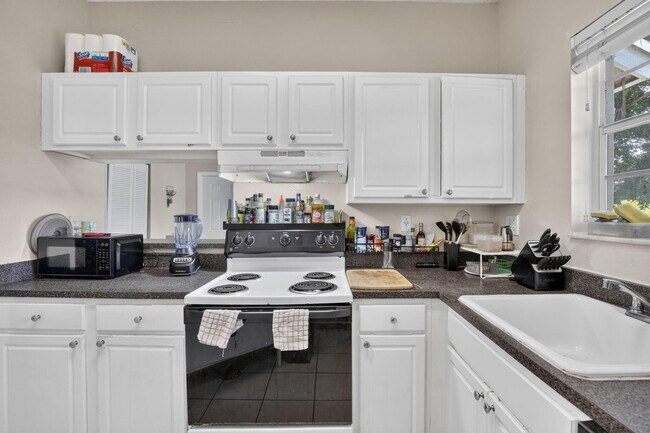 Building Photo - 2361 NW 96th Terrace