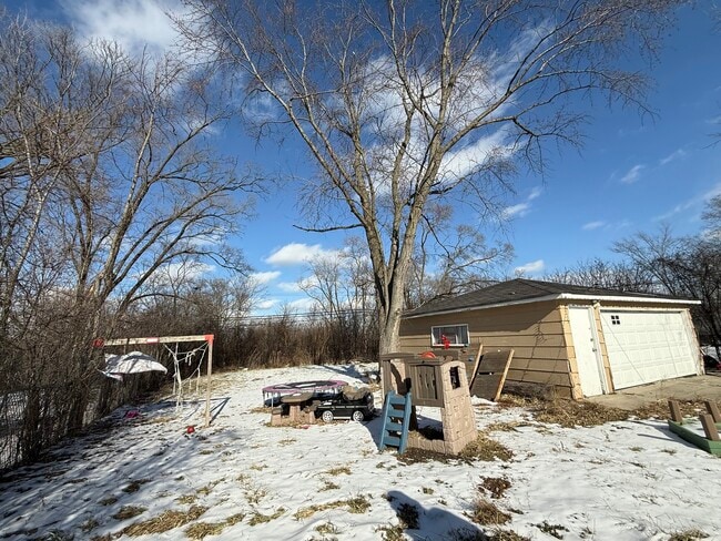 Building Photo - 537 Andover St