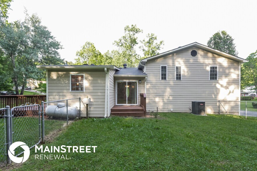 Building Photo - 147 Acorn Dr