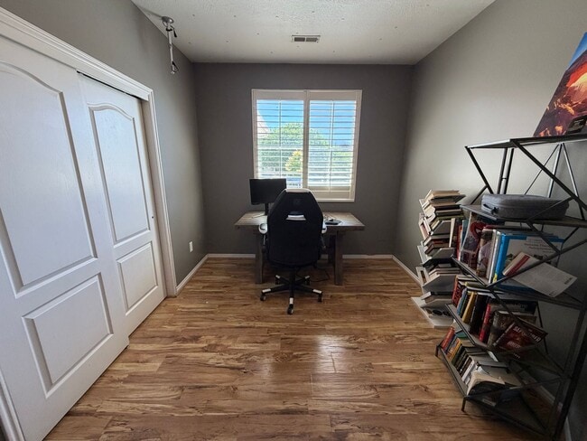 Building Photo - Charming North Salt Lake City Home!