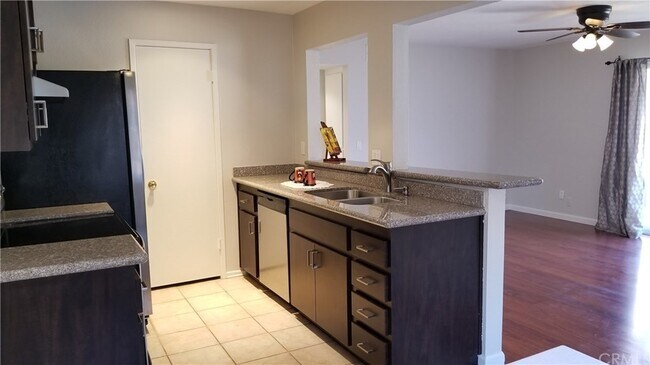 Building Photo - 1595 Border Ave