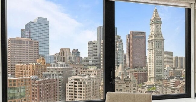 Building Photo - 65 E India Row