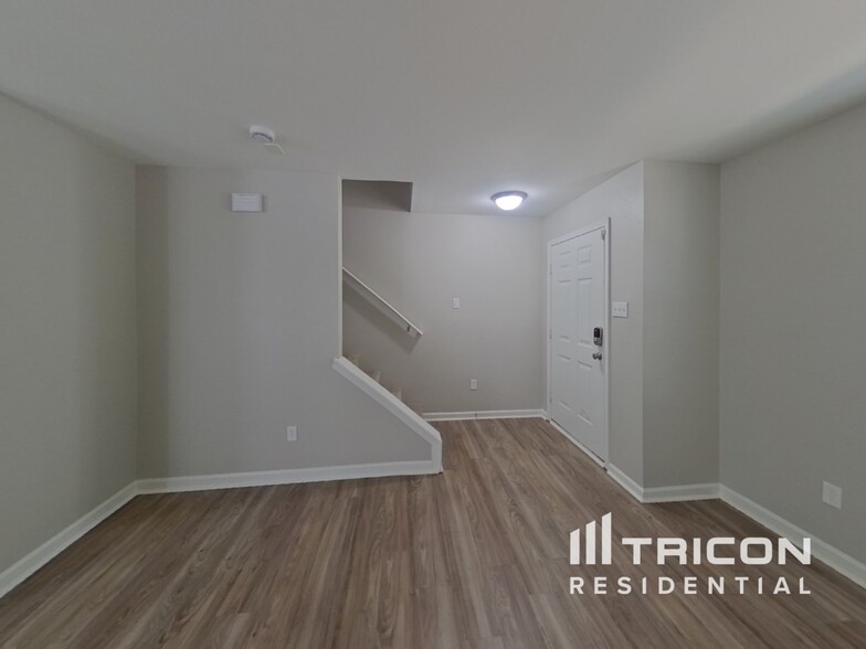 Building Photo - 758 Sinclair Dr