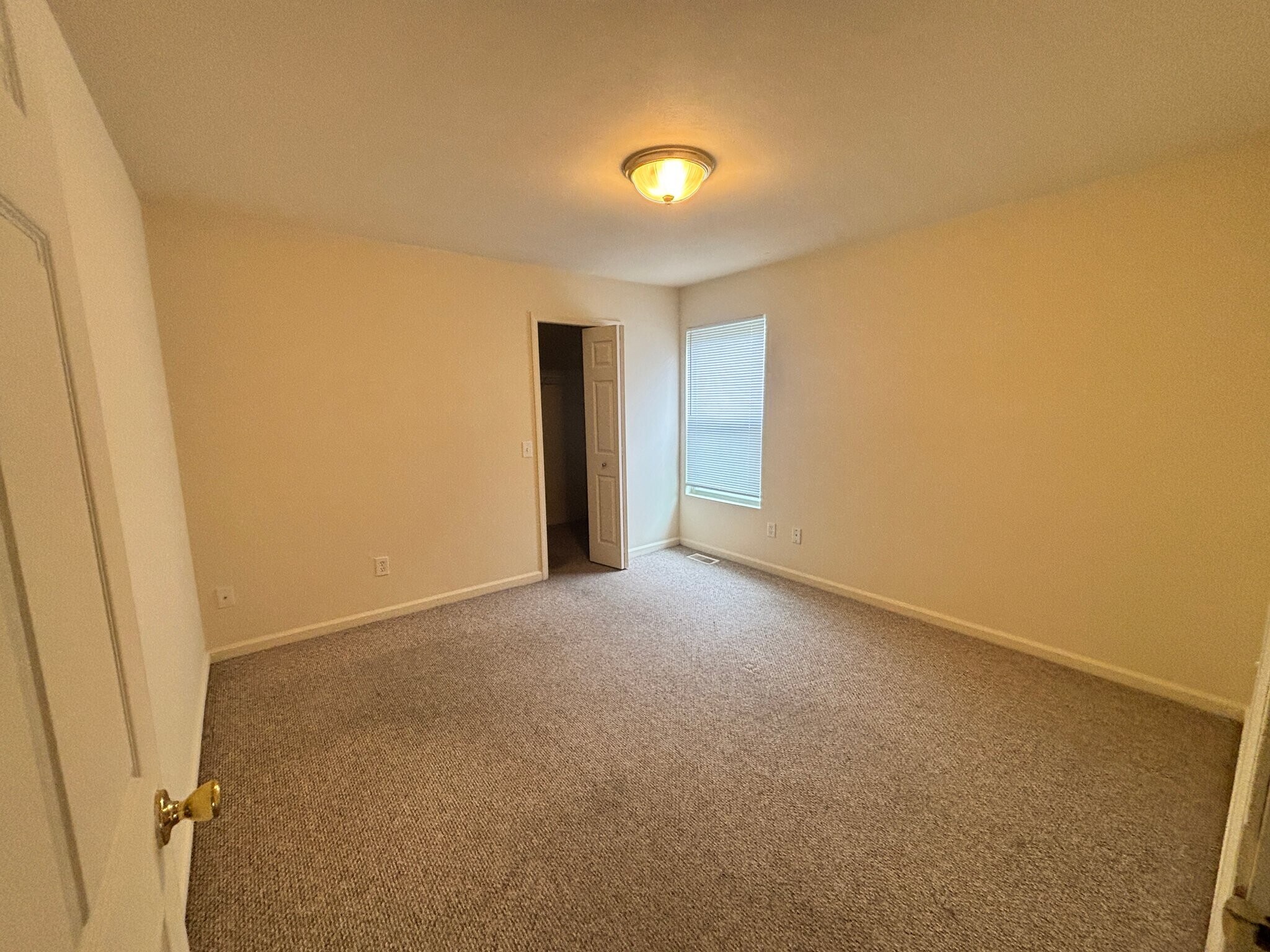 Building Photo - 1329 Fraternity Village Dr