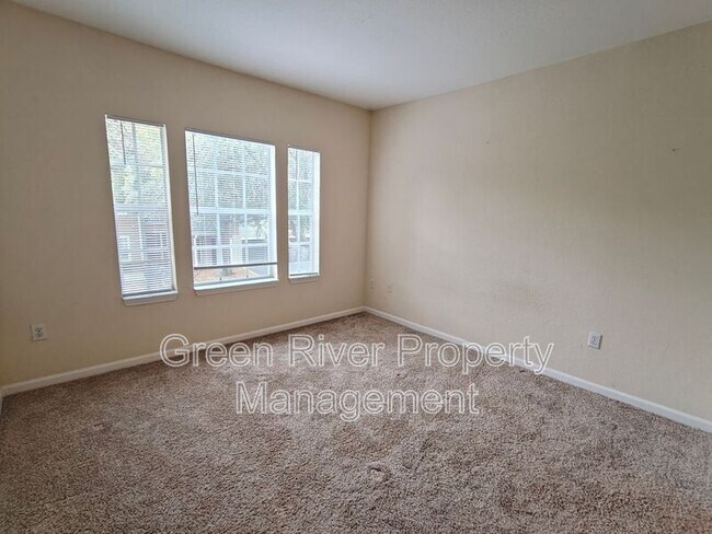 Building Photo - 10075 Gate Pkwy N