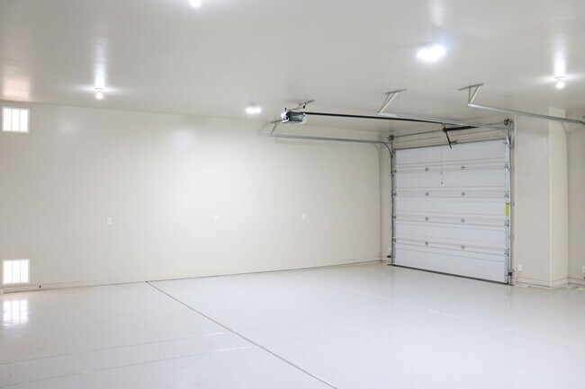 Building Photo - Welcome to your Southern Arizona desert oasis!