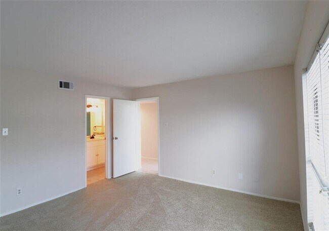 Building Photo - 14777 Wunderlich Dr
