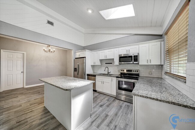 Building Photo - 1412 7th Ave N