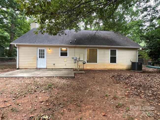 Building Photo - 10619 Wood Meadow Dr