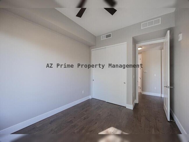 Building Photo - 7300 E Earll Dr