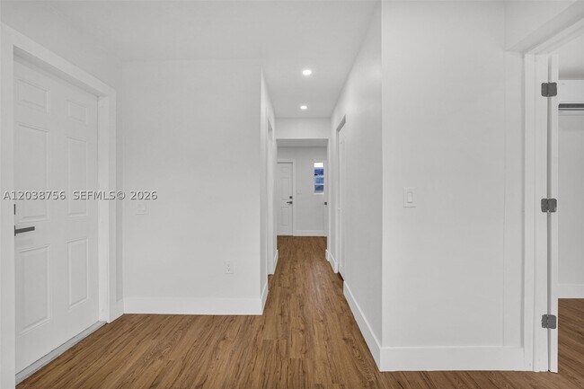 Building Photo - 8201 SW 42nd St