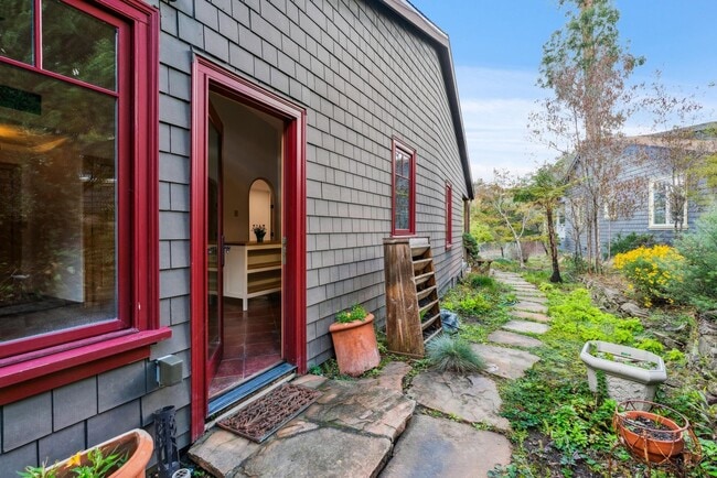 Building Photo - 385 Moraga Ave