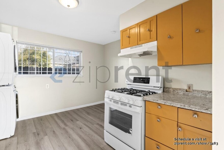 Building Photo - 1379 Harmon St