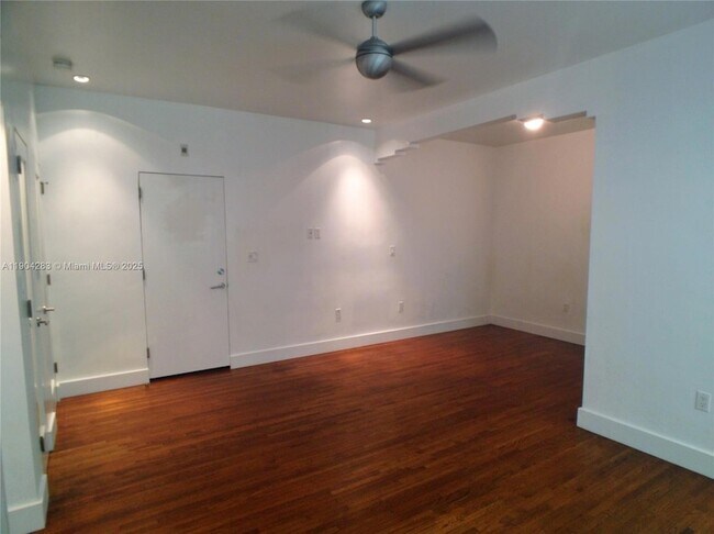 Building Photo - 1751 James Ave