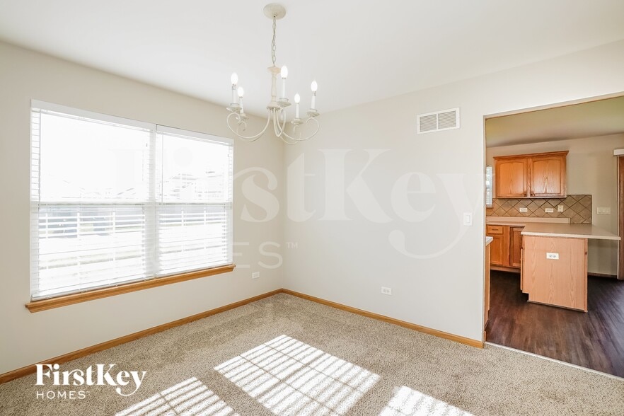 Building Photo - 16460 Kingsbrook Dr