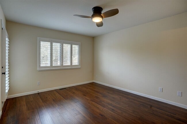 Building Photo - 3 bedroom, 2 bathroom home in Forest Hylands!