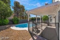 Building Photo - 909 Greystone Dr