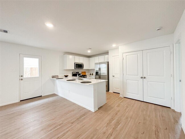 Building Photo - 1480 Las Cuevas Dr