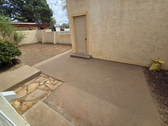 Building Photo - Adorable 3 Bed/2 Bath Paseo Village Townhome