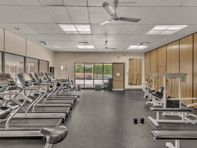 Building Photo - 20301 W Country Club Dr