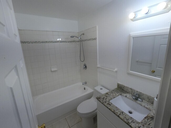 Building Photo - 968 45th St