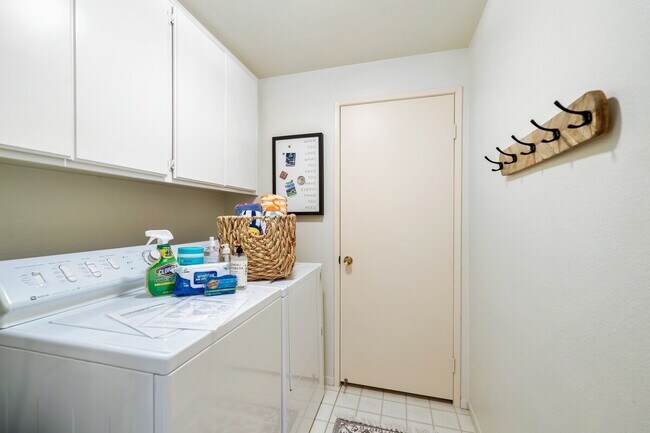 Building Photo - 55430 Laurel Valley