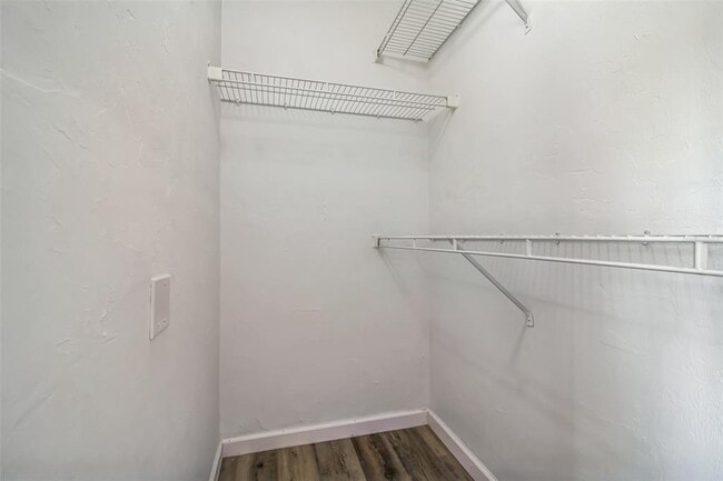 Building Photo - 3800 SW 20th Ave