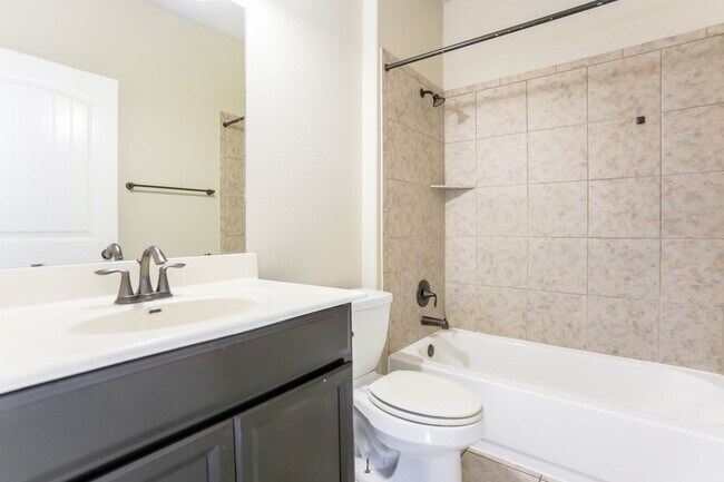 Building Photo - Bright, Spacious Living in an Inviting Home with Modern Finishes and Great Location