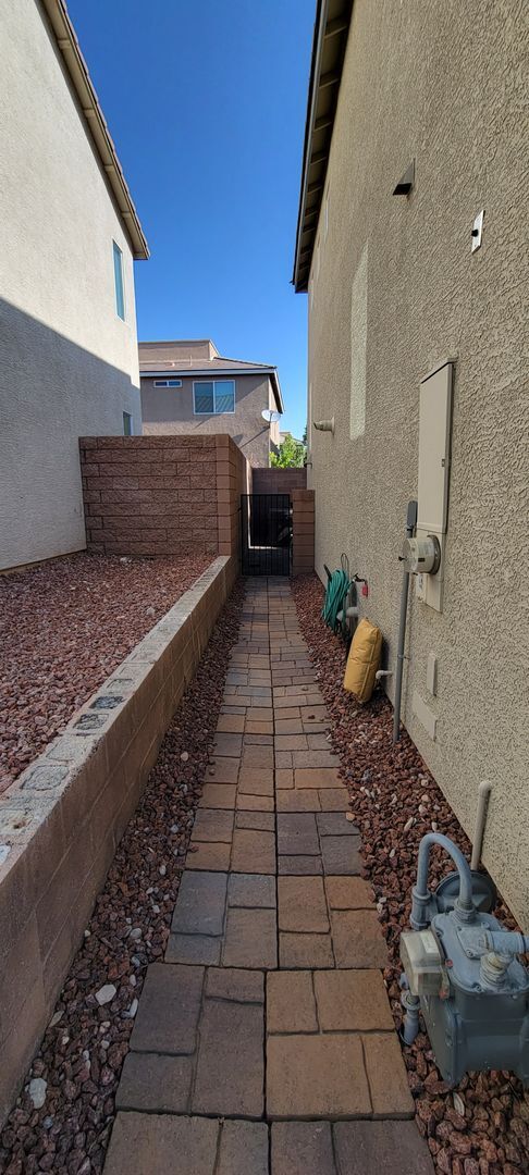 Building Photo - 4 bedroom plus roof top deck 1 bedroom dow...