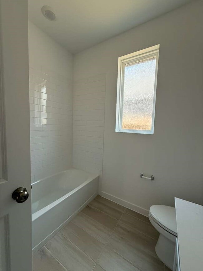 Building Photo - 27326 Sweetwater Bay Dr